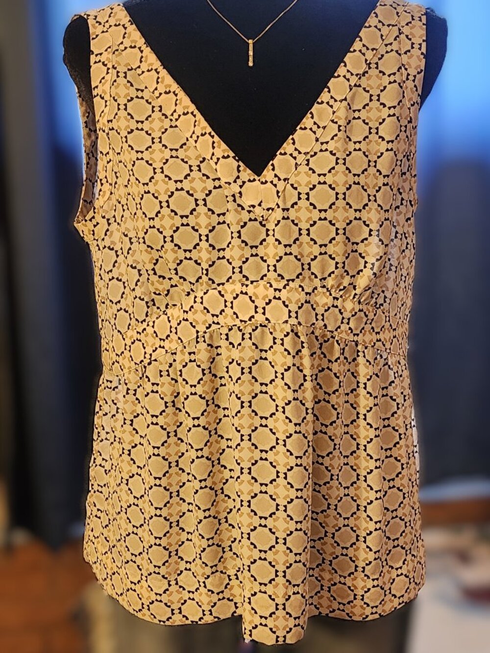 Loft Petite Sleeveless Pullover blouse Size 6P